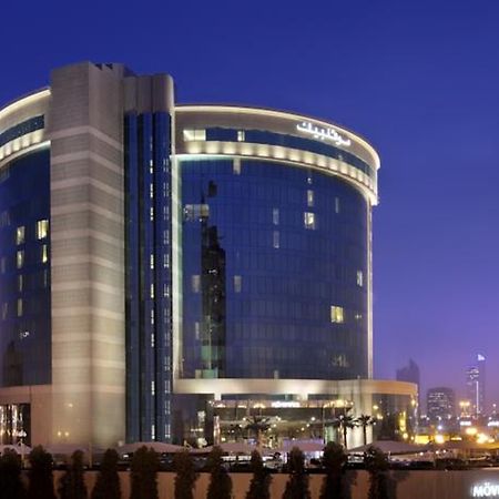 Moevenpick Hotel Al-Khubar Exteriér fotografie The hotel at night