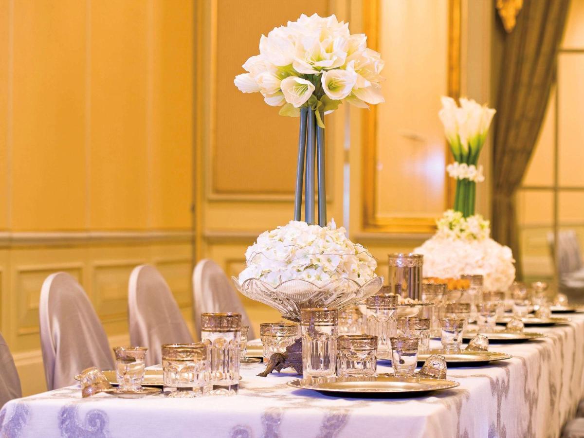Moevenpick Hotel Al-Khubar Exteriér fotografie A table set for a formal dinner