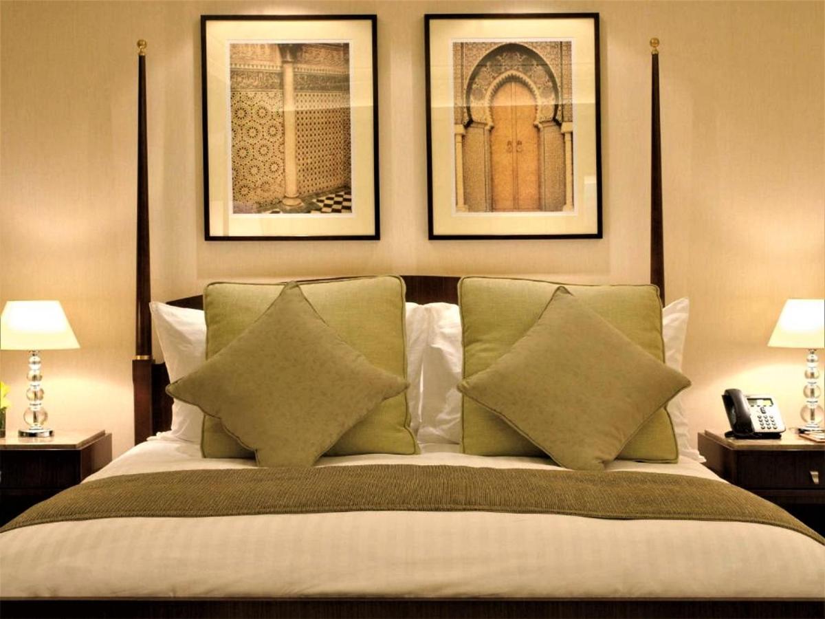 Moevenpick Hotel Al-Khubar Exteriér fotografie A bedroom at the Taj Mahal Palace