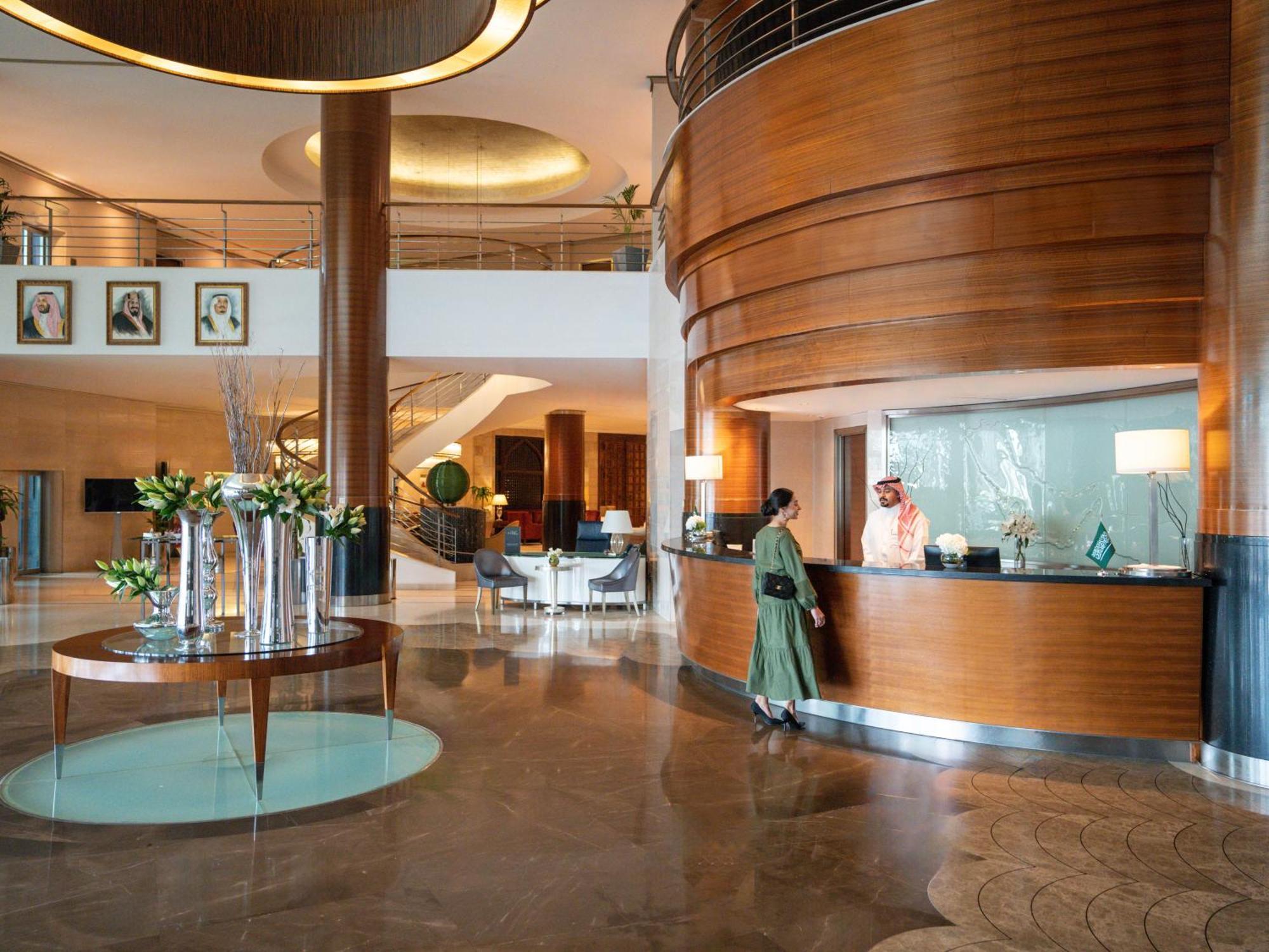 Moevenpick Hotel Al-Khubar Exteriér fotografie Lobby