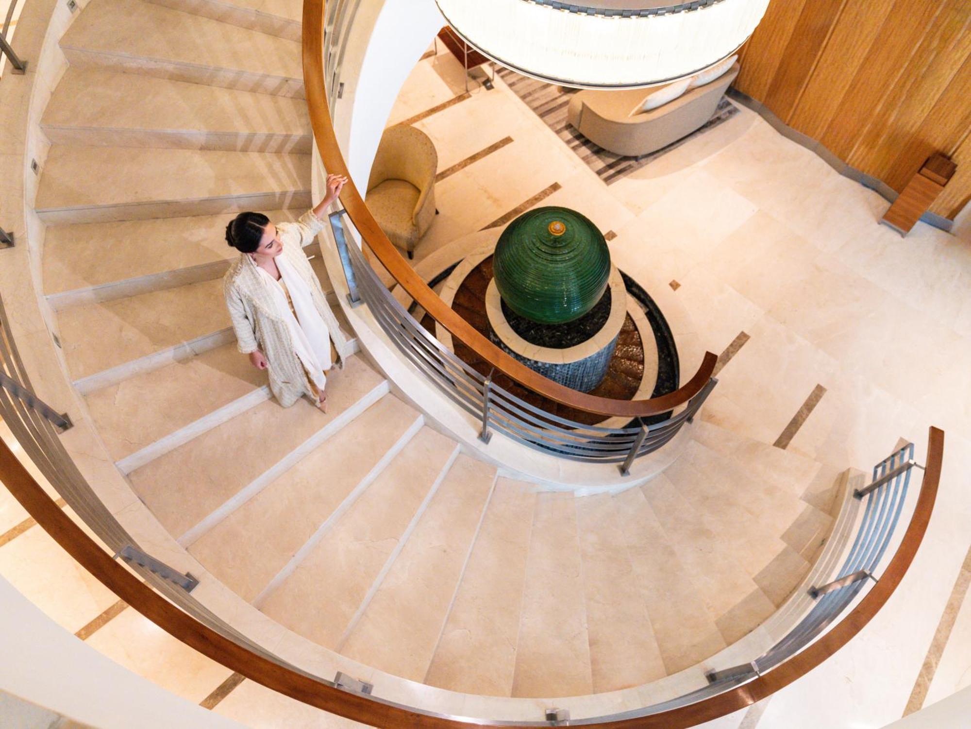 Moevenpick Hotel Al-Khubar Exteriér fotografie The spiral staircase
