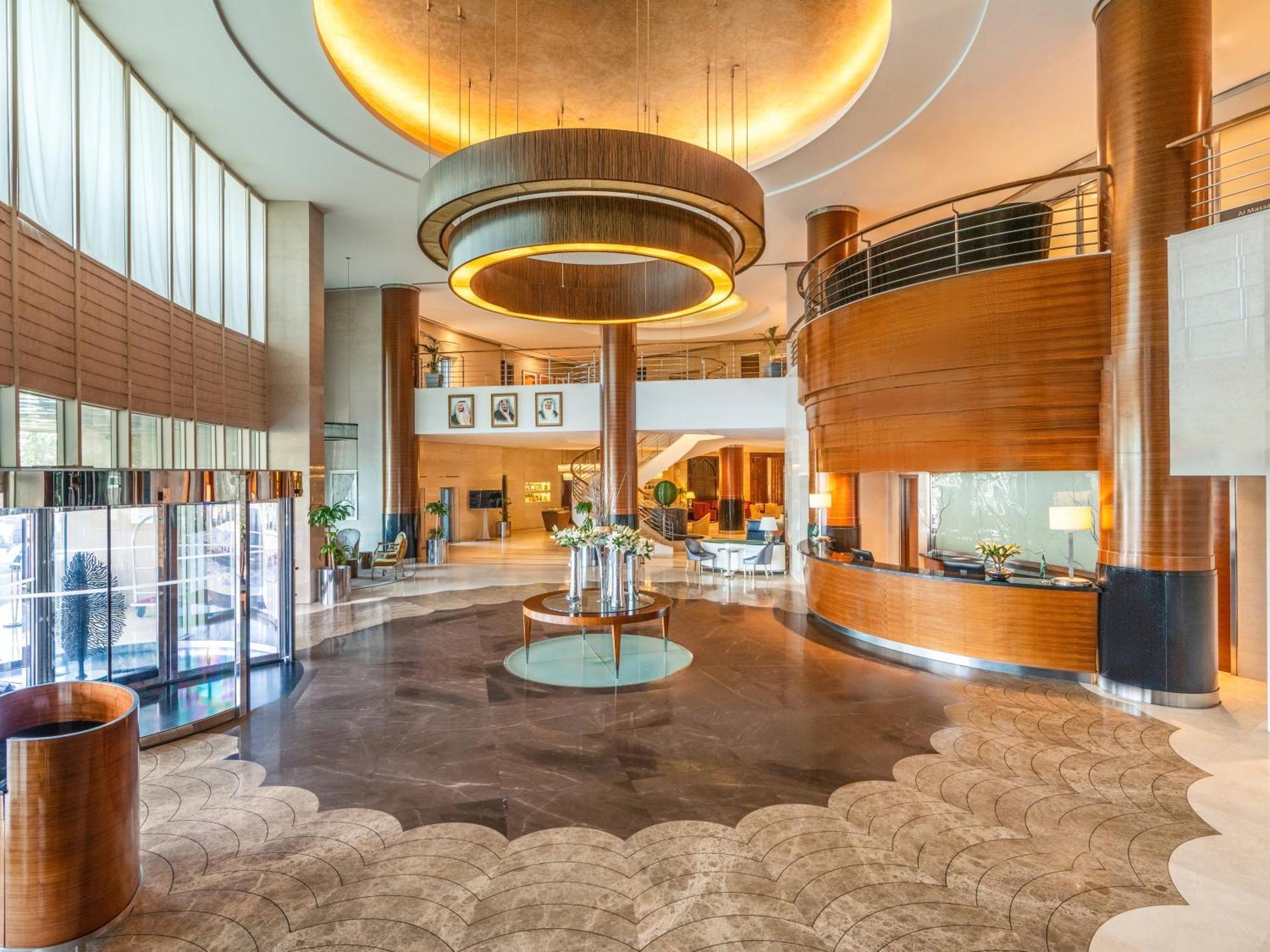 Moevenpick Hotel Al-Khubar Exteriér fotografie Lobby