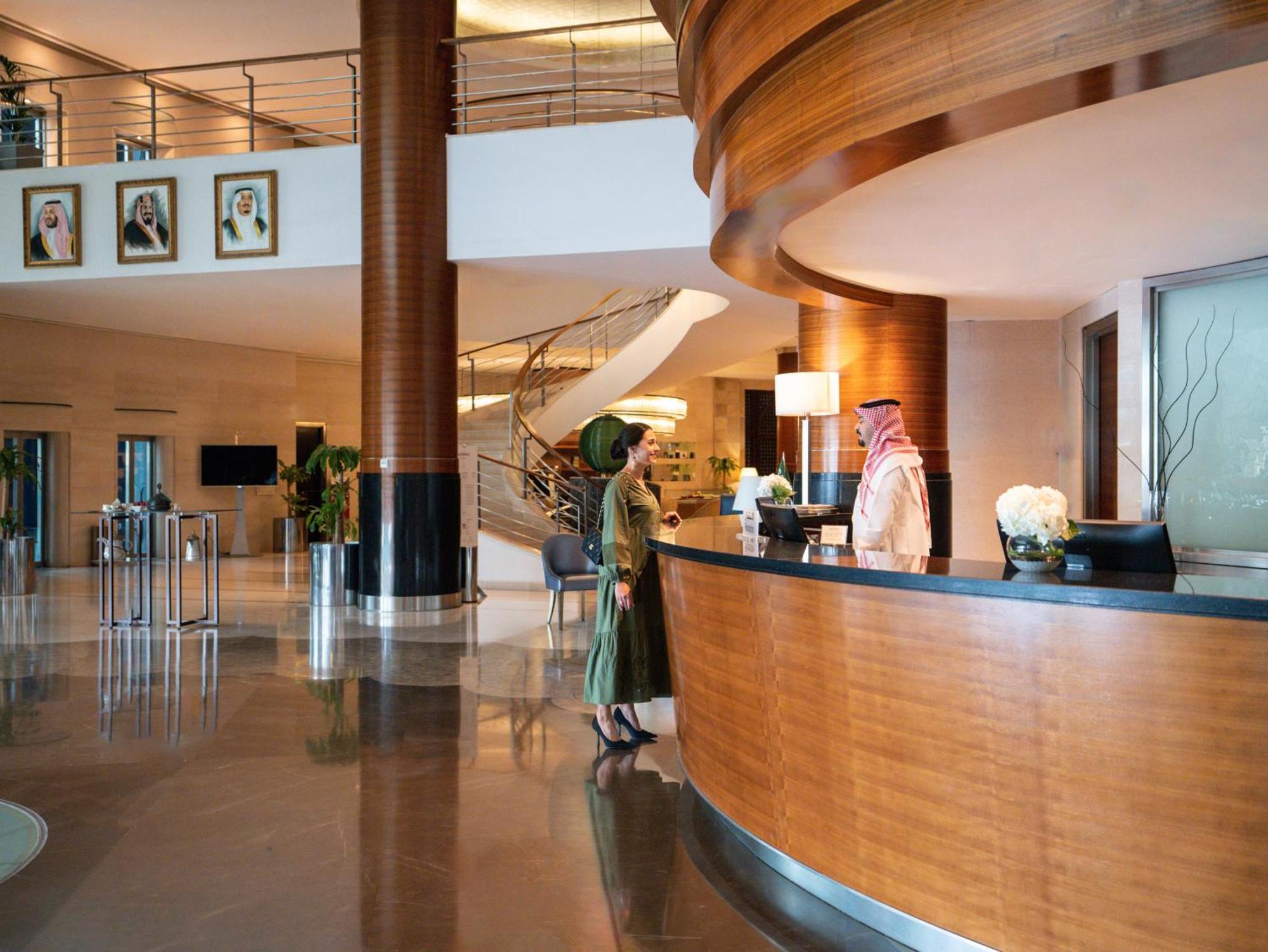 Moevenpick Hotel Al-Khubar Exteriér fotografie Lobby