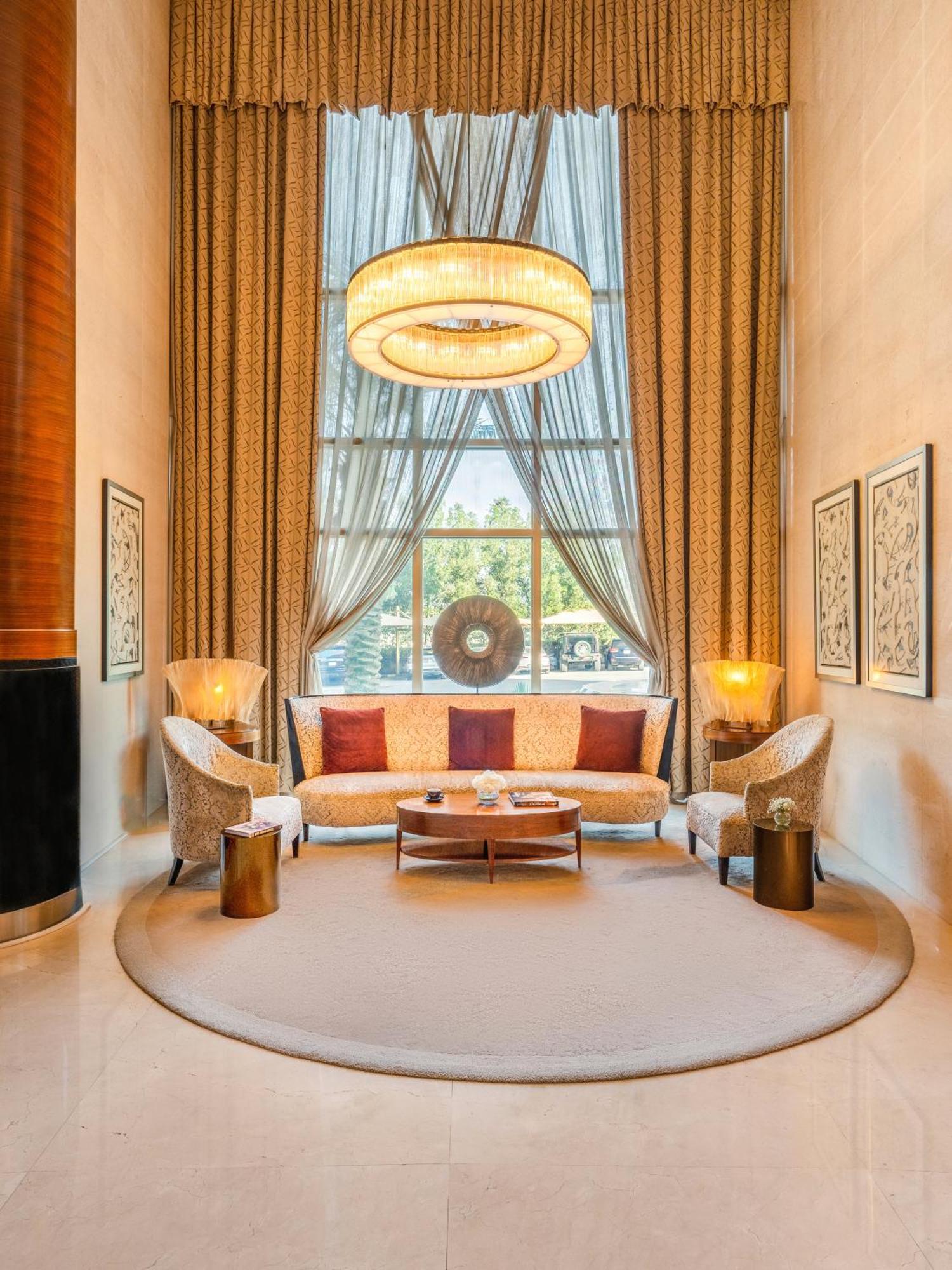 Moevenpick Hotel Al-Khubar Exteriér fotografie The lobby of the hotel