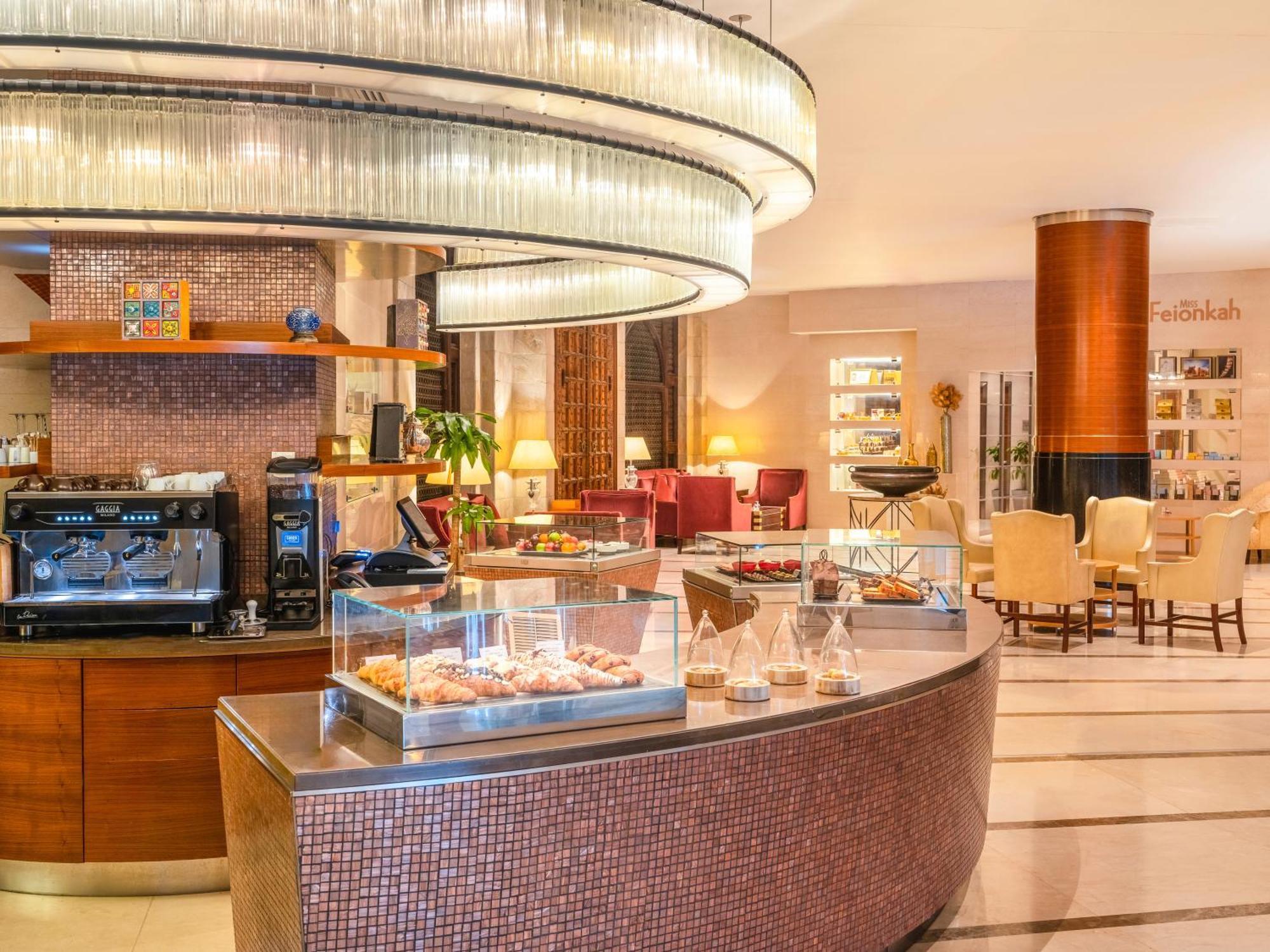 Moevenpick Hotel Al-Khubar Exteriér fotografie The lobby lounge