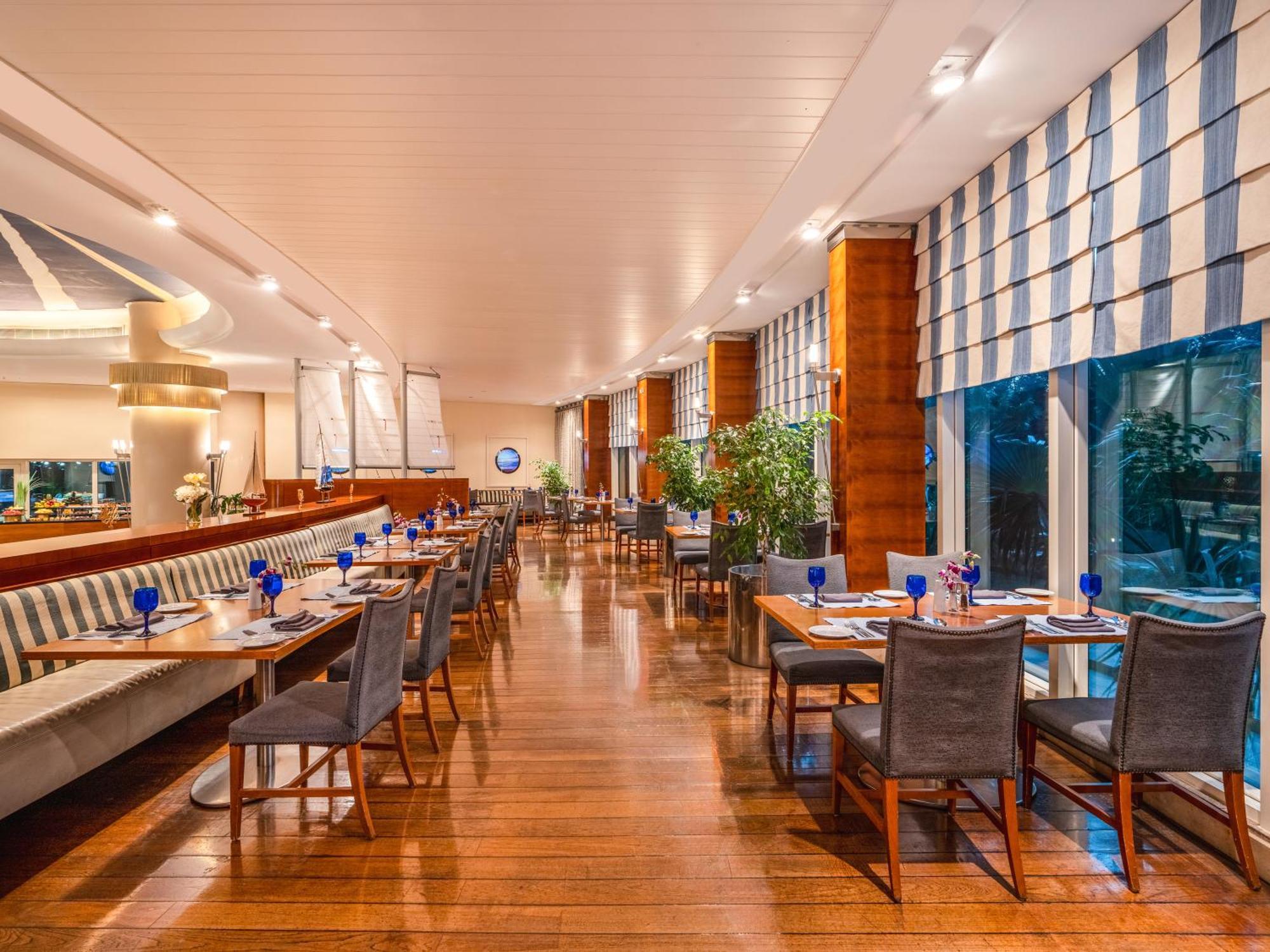 Moevenpick Hotel Al-Khubar Exteriér fotografie The restaurant
