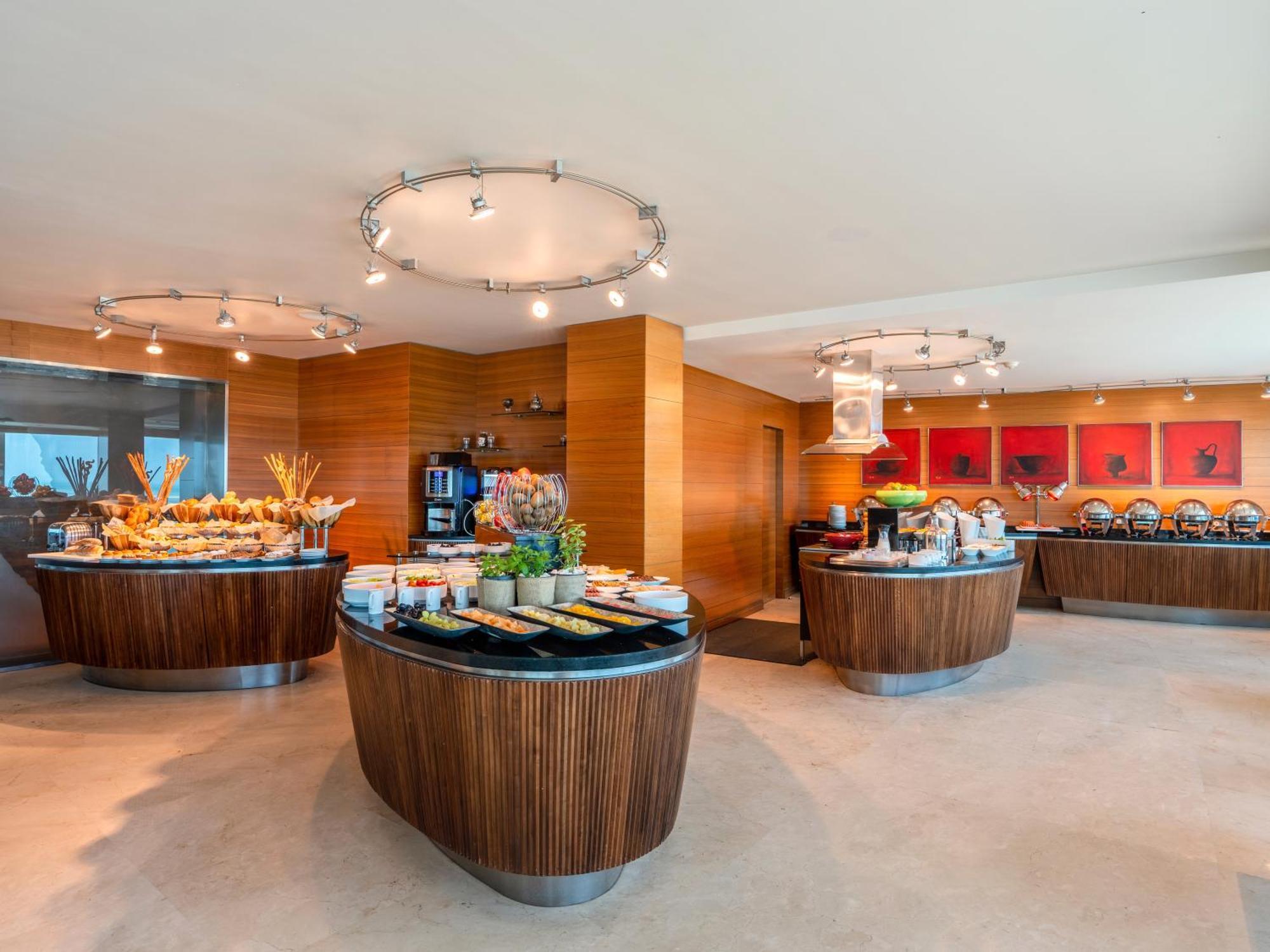 Moevenpick Hotel Al-Khubar Exteriér fotografie The lounge at the airport