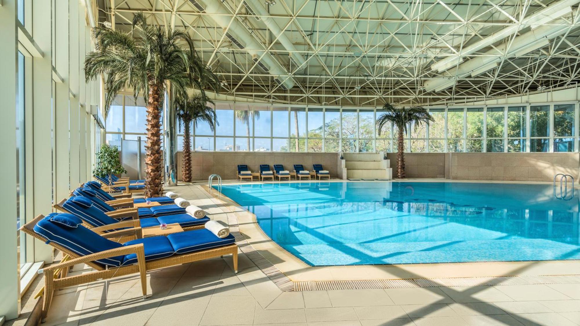 Moevenpick Hotel Al-Khubar Exteriér fotografie The swimming pool at the hotel