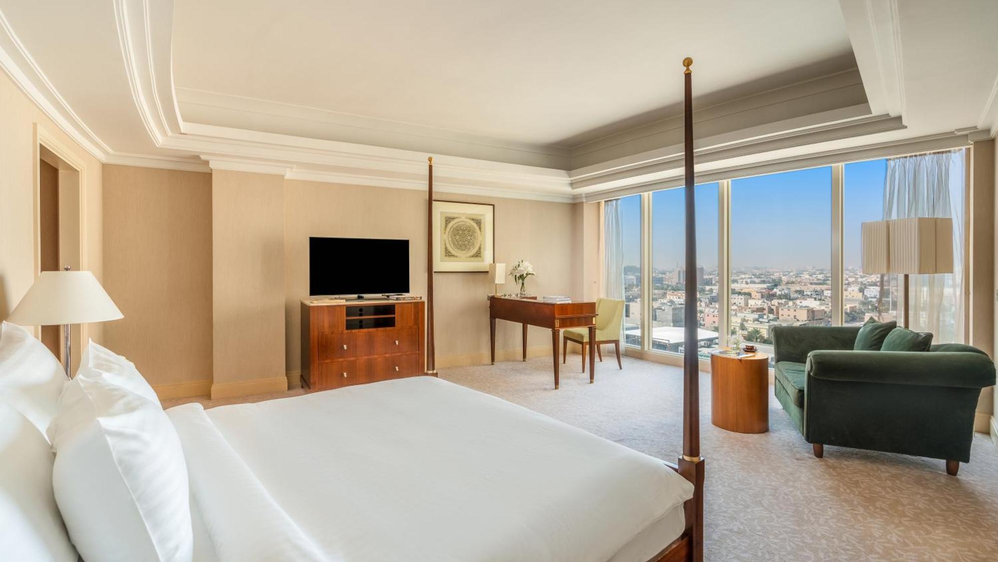 Moevenpick Hotel Al-Khubar Exteriér fotografie A bedroom at the Four Seasons Hotel
