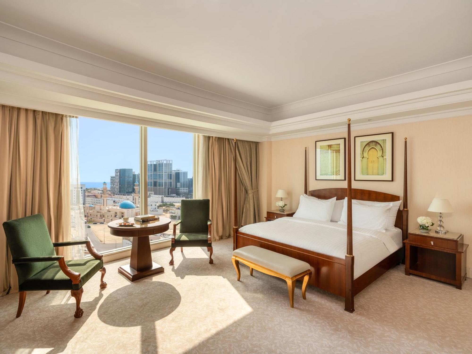Moevenpick Hotel Al-Khubar Exteriér fotografie A bedroom at the hotel