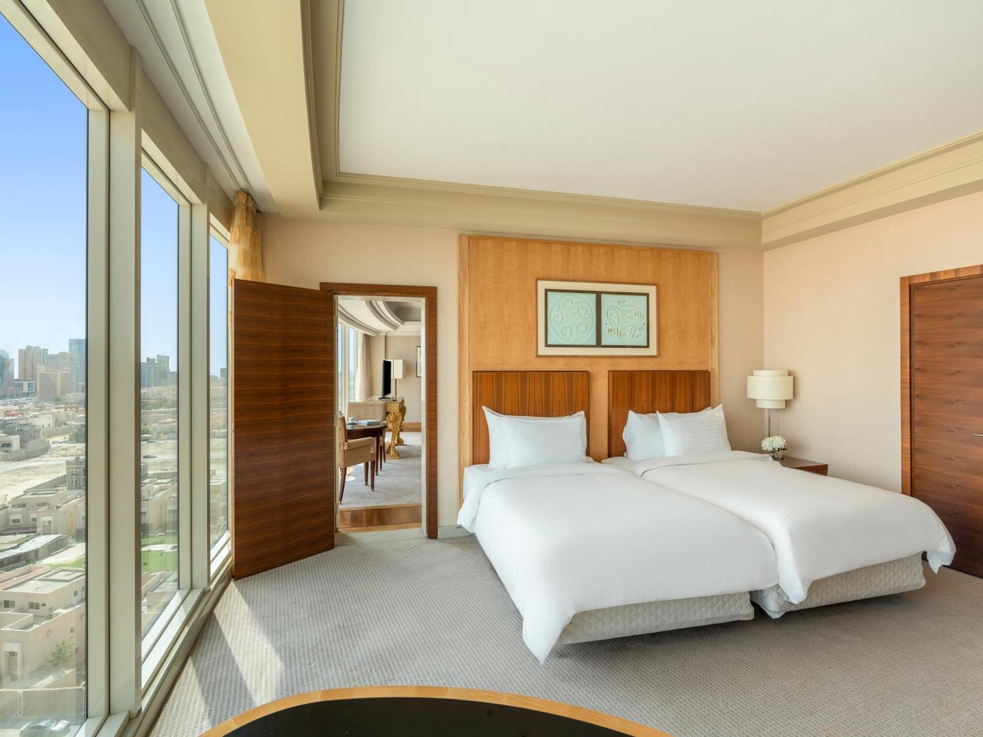 Moevenpick Hotel Al-Khubar Exteriér fotografie A bedroom at the hotel