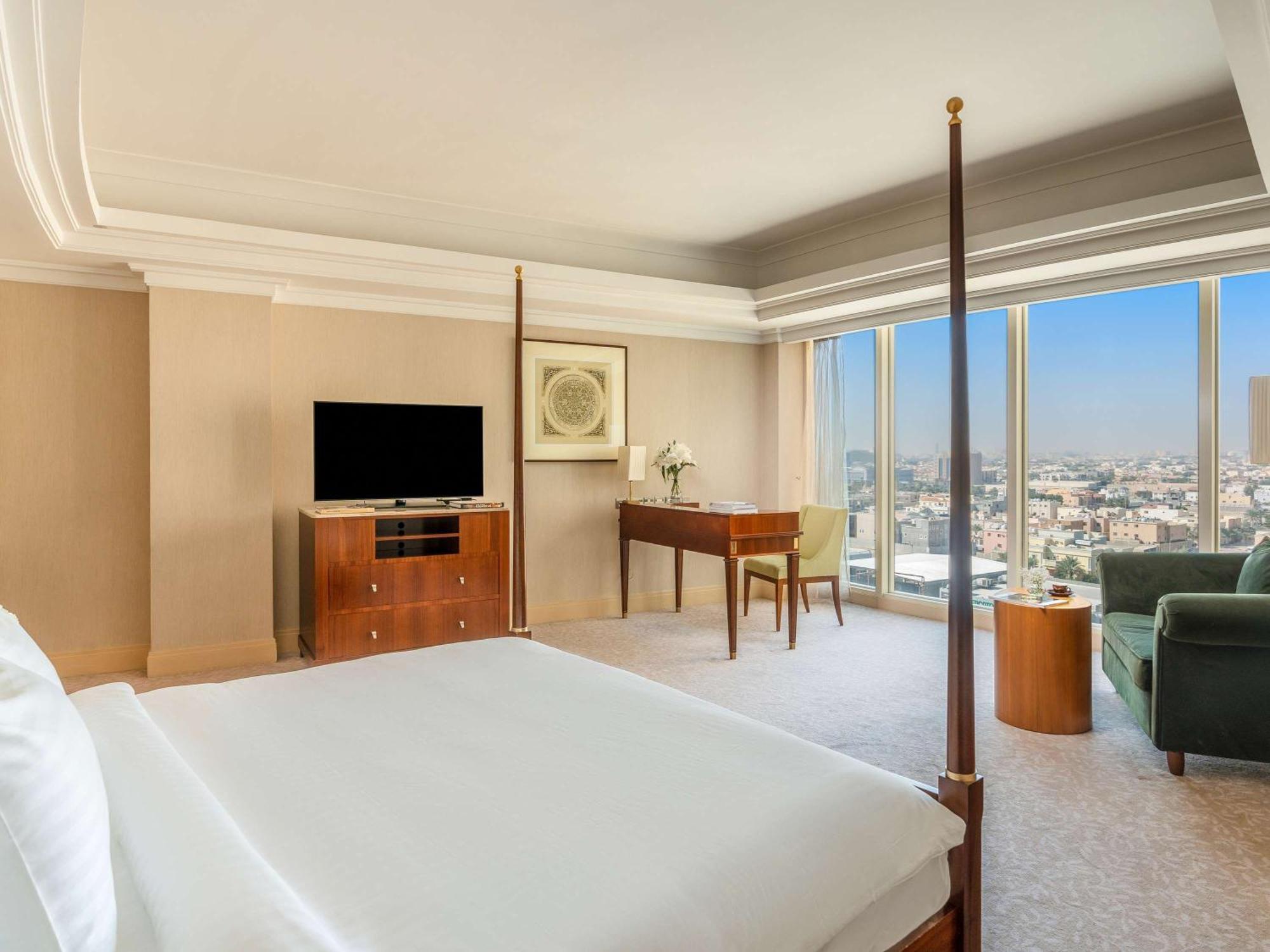 Moevenpick Hotel Al-Khubar Exteriér fotografie Deluxe Suite