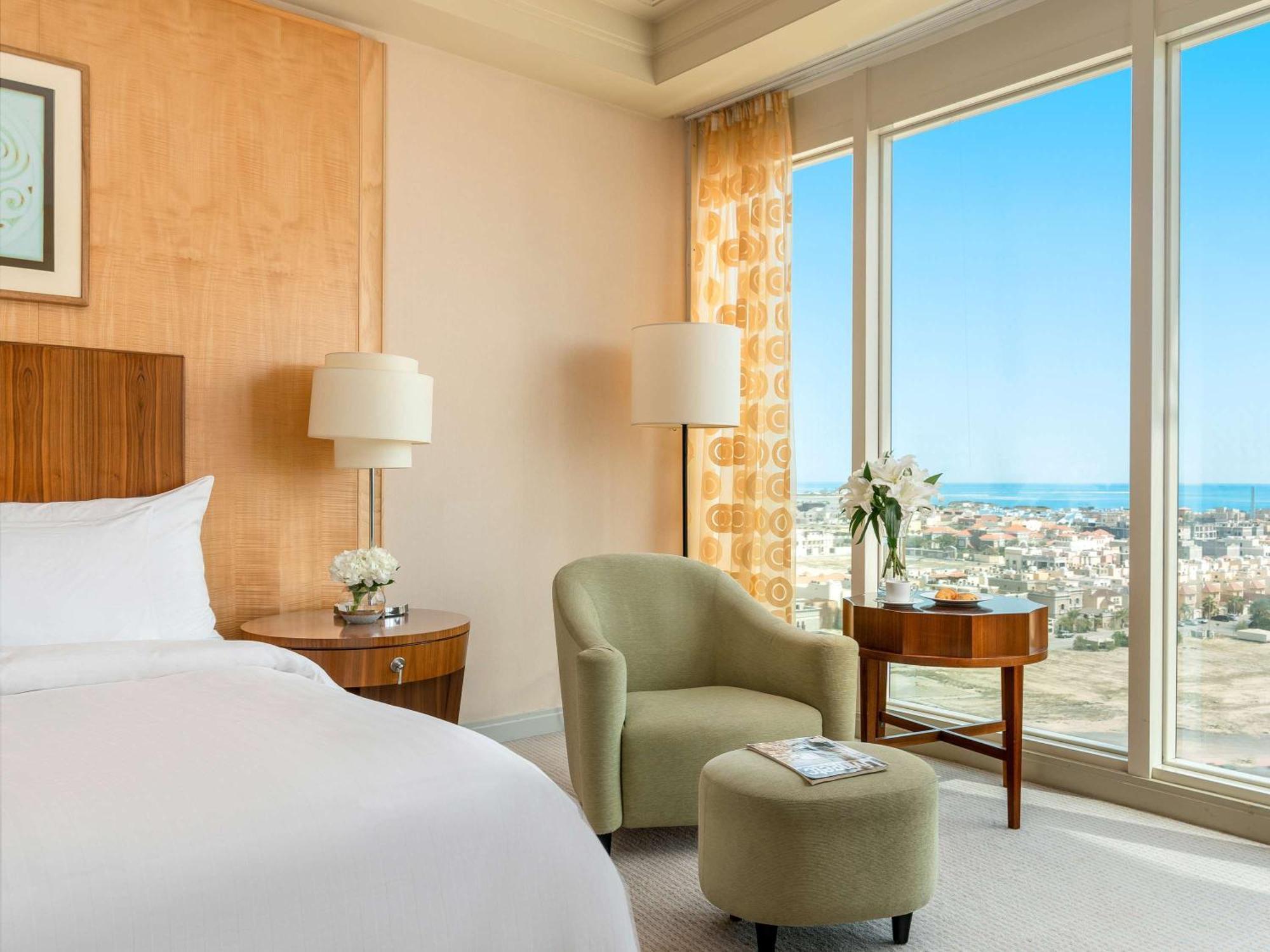 Moevenpick Hotel Al-Khubar Exteriér fotografie A guest room at the Hilton San Diego Bayfront