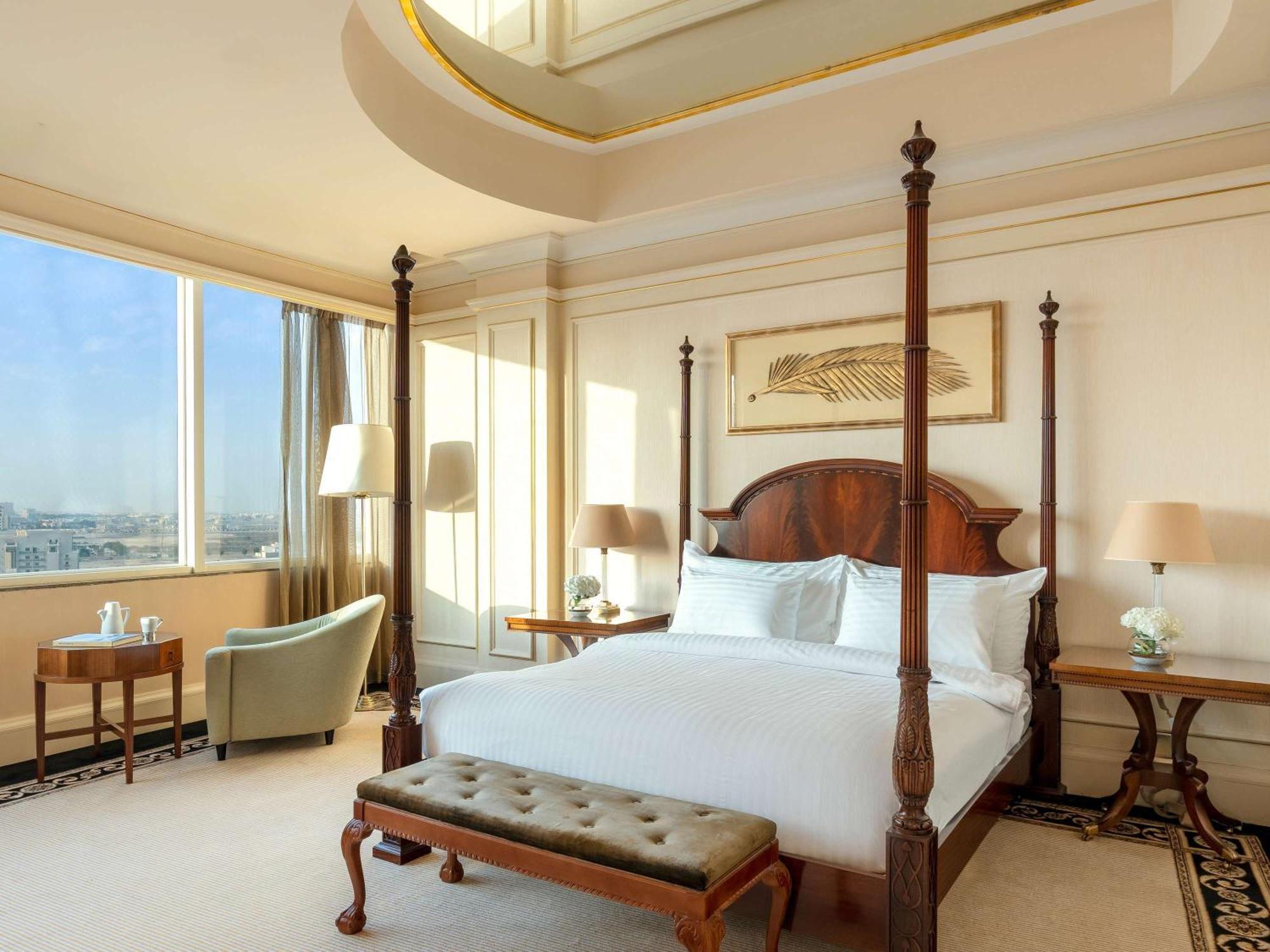 Moevenpick Hotel Al-Khubar Exteriér fotografie A bedroom at the Four Seasons Hotel, Bangkok